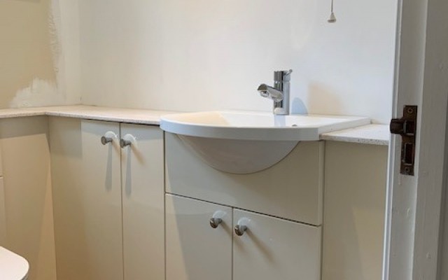 6A Fitted Bathroom Furniture