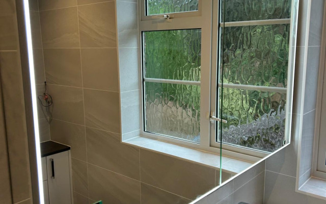 Bathroom fitter Ricky Griffiths - Royal Berkshrie Bathrooms 07815 857979