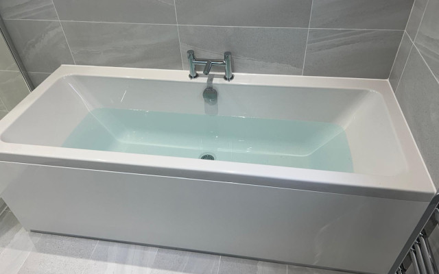 Bathroom fitter Ricky Griffiths - Royal Berkshrie Bathrooms 07815 857979