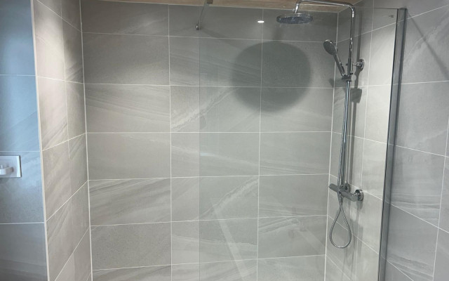 Bathroom fitter Ricky Griffiths - Royal Berkshrie Bathrooms 07815 857979