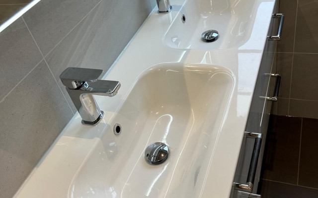 Bathroom fitter Ricky Griffiths - Royal Berkshrie Bathrooms 07815 857979