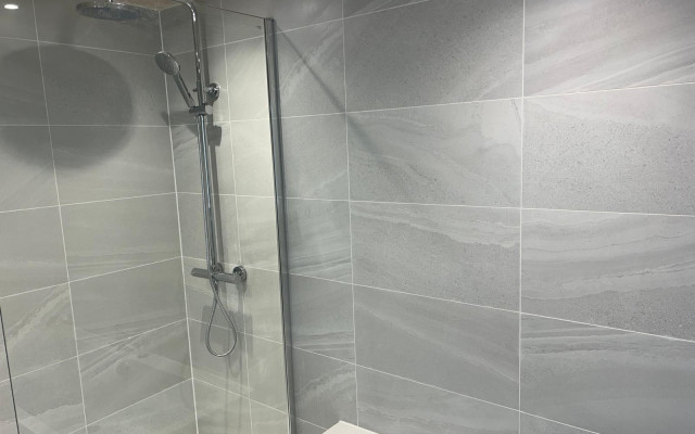 Bathroom fitter Ricky Griffiths - Royal Berkshrie Bathrooms 07815 857979