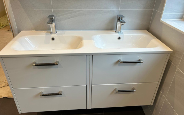 Bathroom fitter Ricky Griffiths - Royal Berkshrie Bathrooms 07815 857979