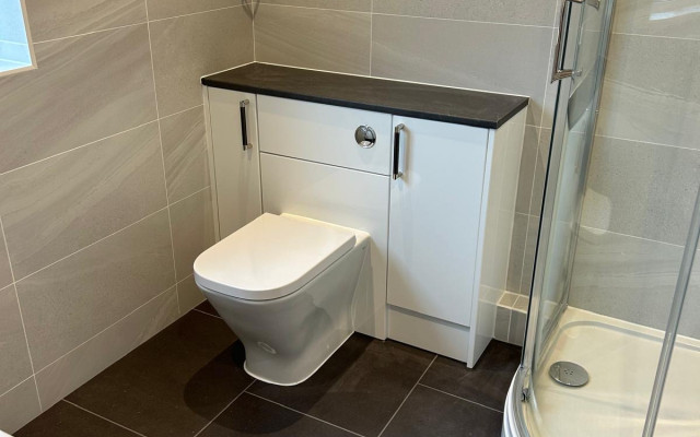 Bathroom fitter Ricky Griffiths - Royal Berkshrie Bathrooms 07815 857979