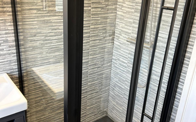 Bathroom fitter Ricky Griffiths - Royal Berkshrie Bathrooms 07815 857979