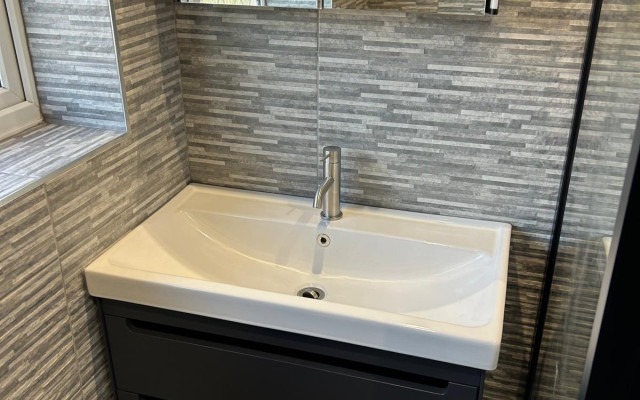 Bathroom fitter Ricky Griffiths - Royal Berkshrie Bathrooms 07815 857979