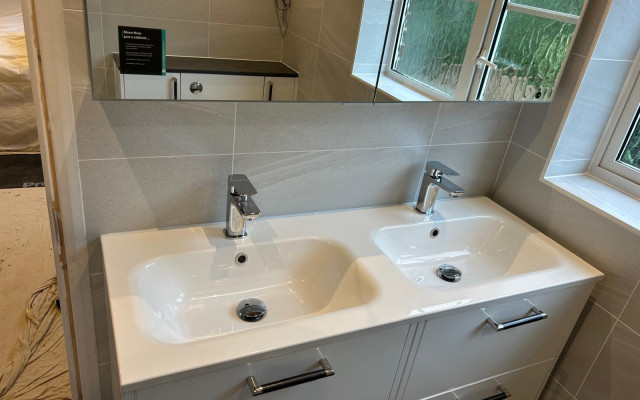 Bathroom fitter Ricky Griffiths - Royal Berkshrie Bathrooms 07815 857979