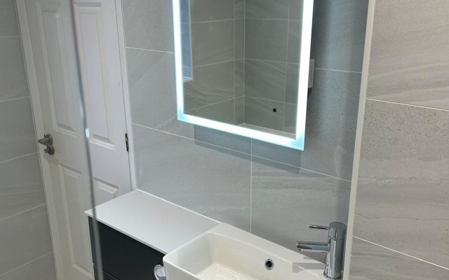Bathroom fitter Ricky Griffiths - Royal Berkshrie Bathrooms 07815 857979